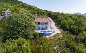 Whitehouse Villa